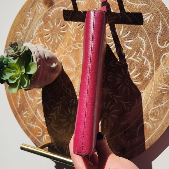 Fossil Leather Long Zippy Wallet in Cranberry Color - EUC - Picture 5 of 12